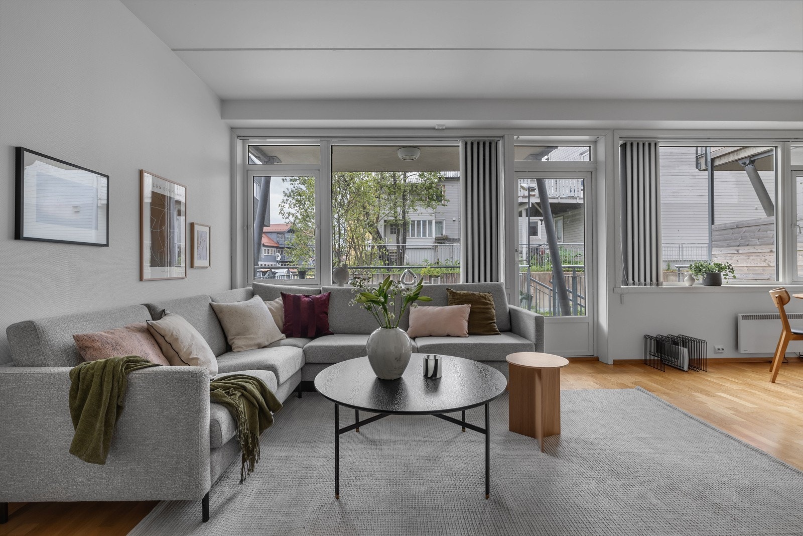 Store vinduer og god takhøyde. Galleribilde