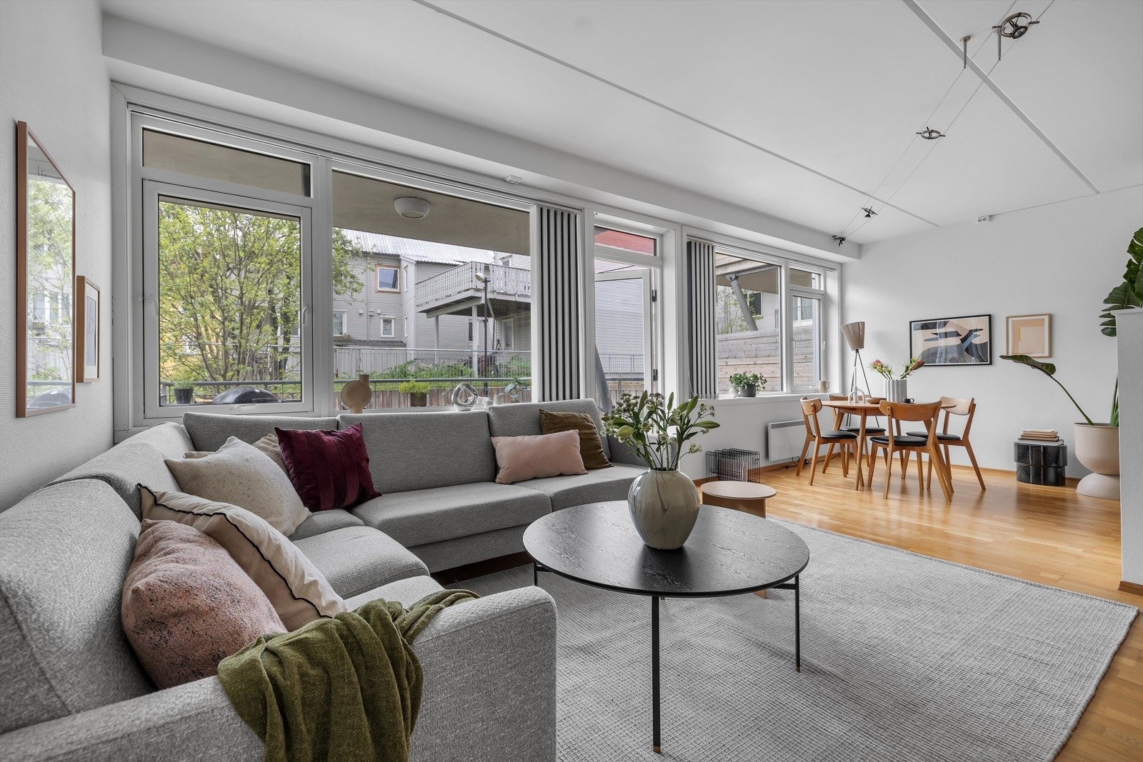 Tiltalende og romslig stue. Galleribilde