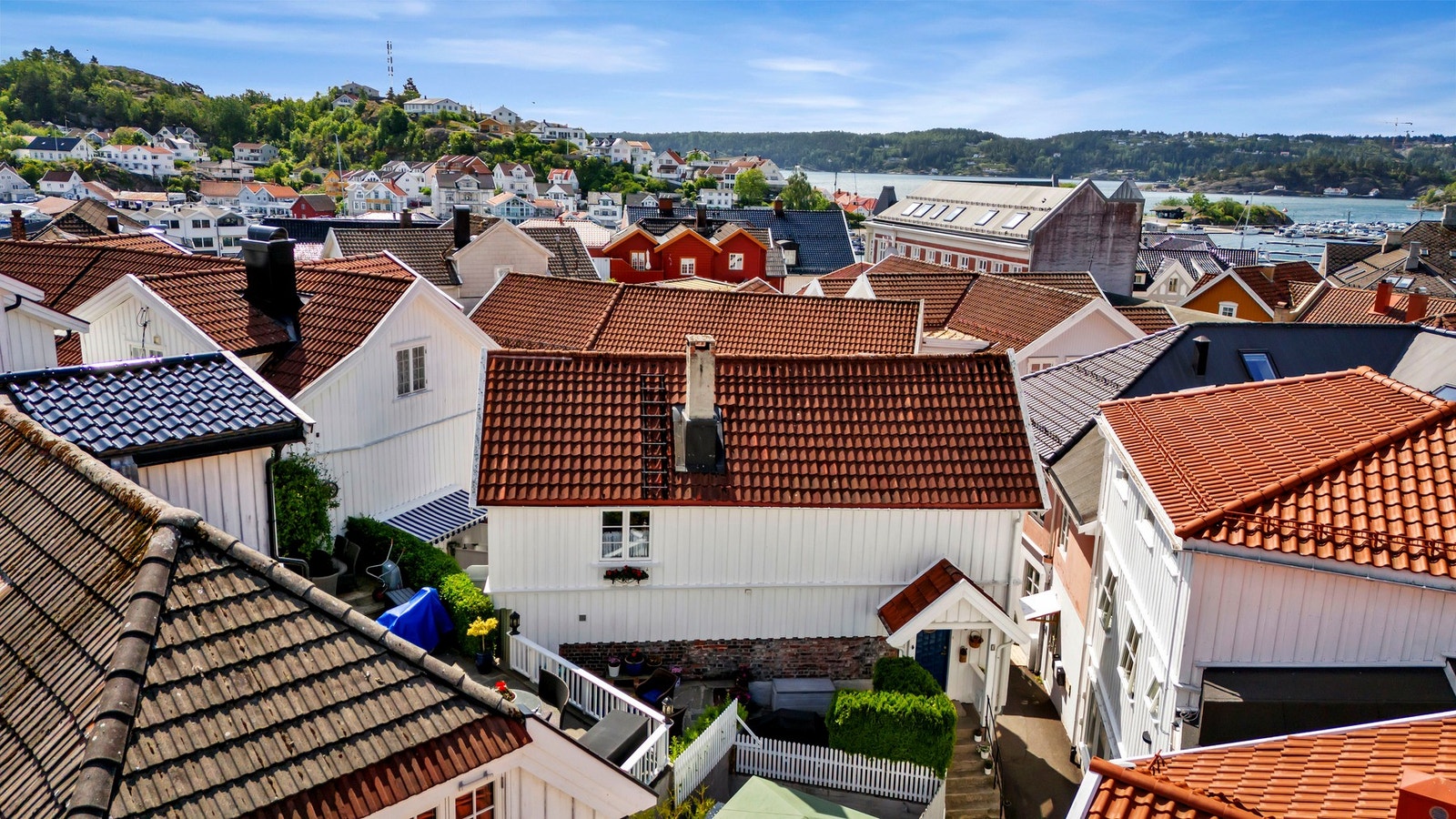 En flott bolig med attraktiv beliggenhet midt i Kragerø sentrum! Galleribilde