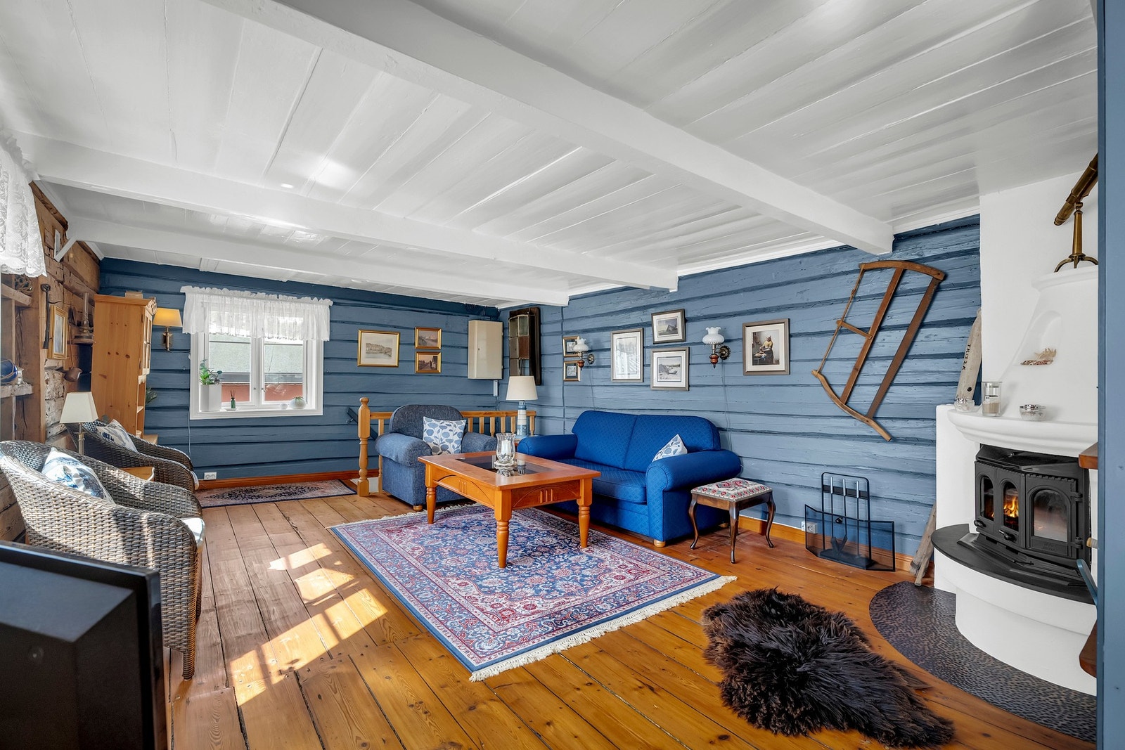 Du kan enkelt innrede både en hyggelig sofakrok og en praktisk spiseplass, alt etter behov. Galleribilde