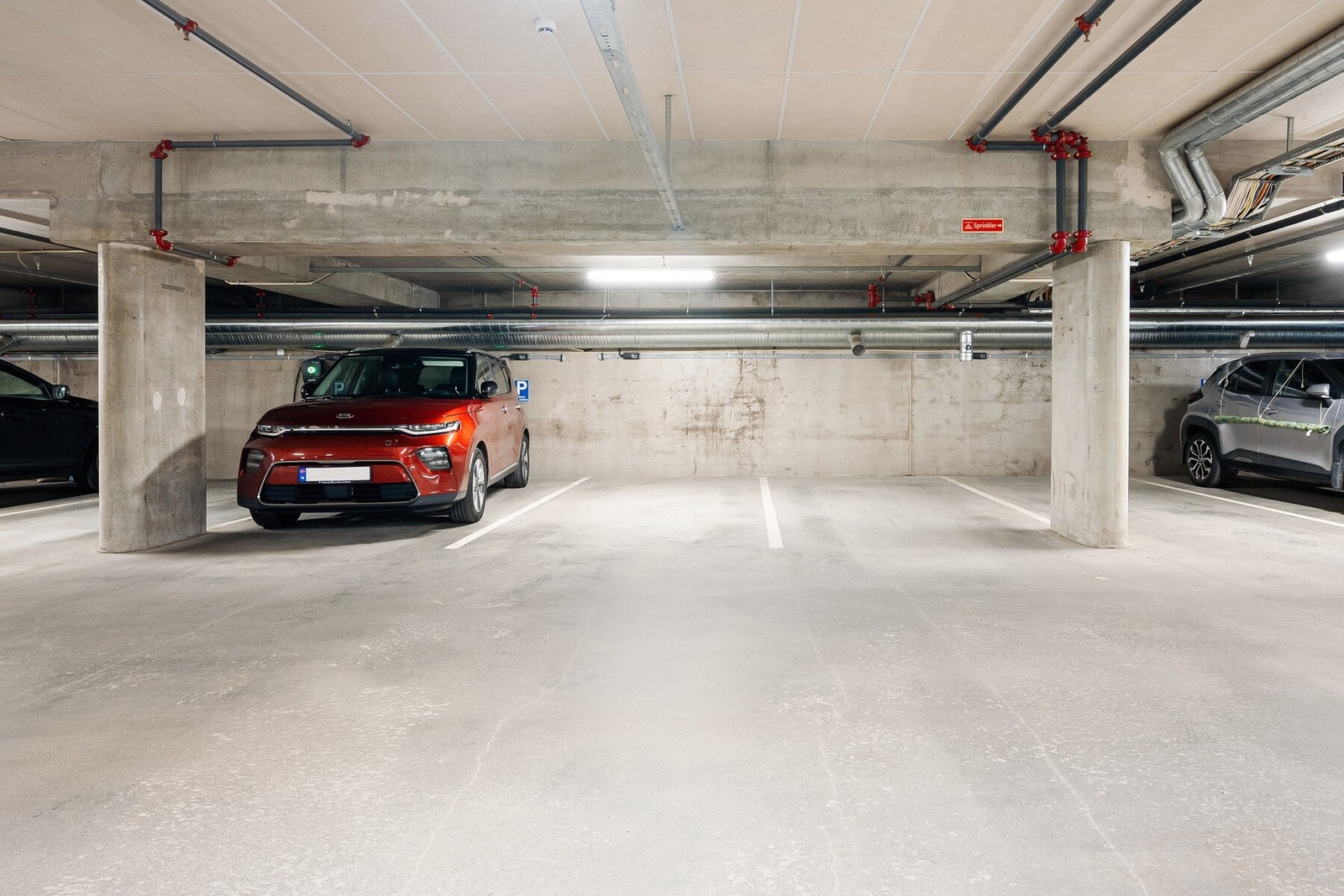 Egen parkeringsplass. Galleribilde