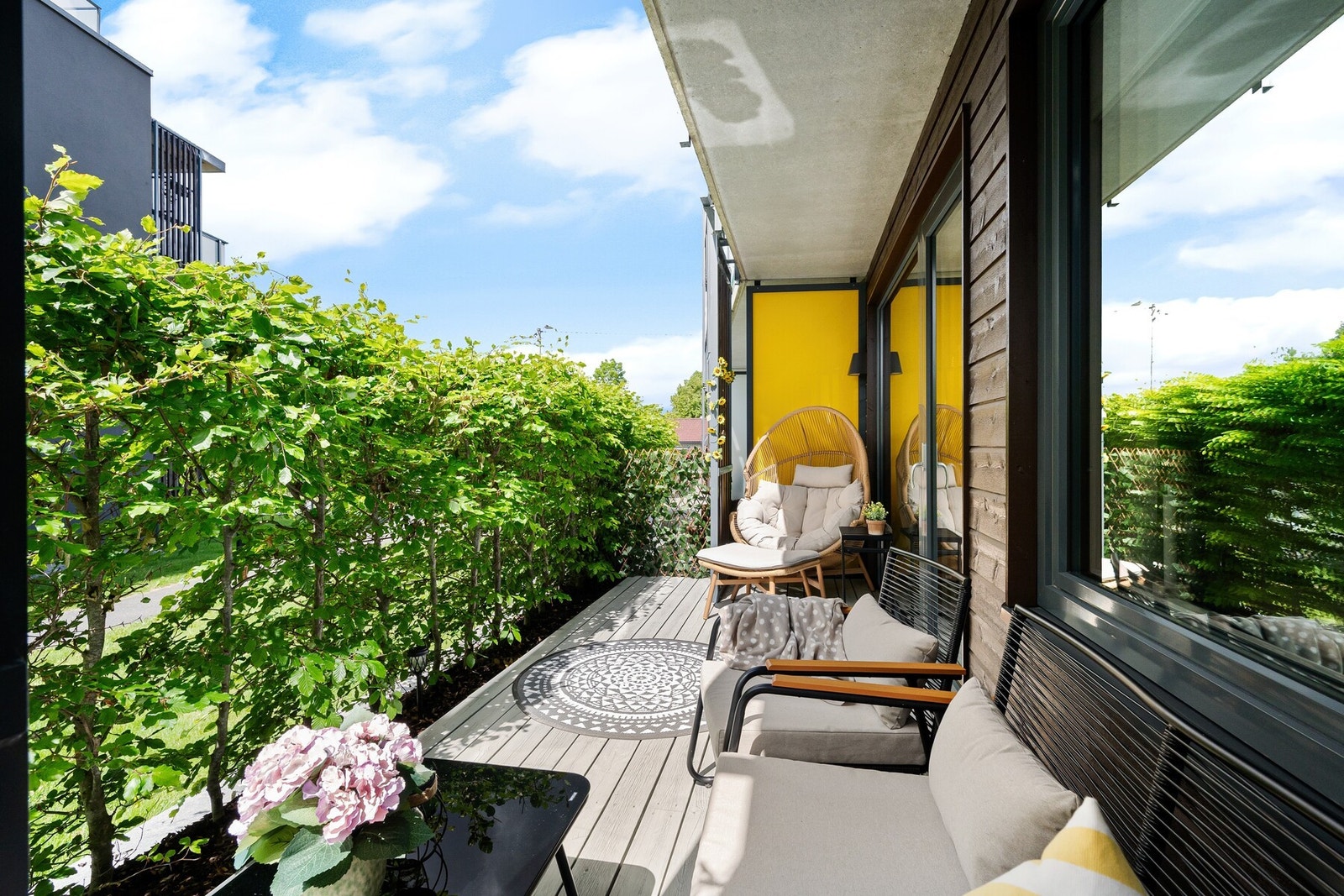 Plassen er perfekt til morgenkaffen og varme sommerkvelder. Galleribilde