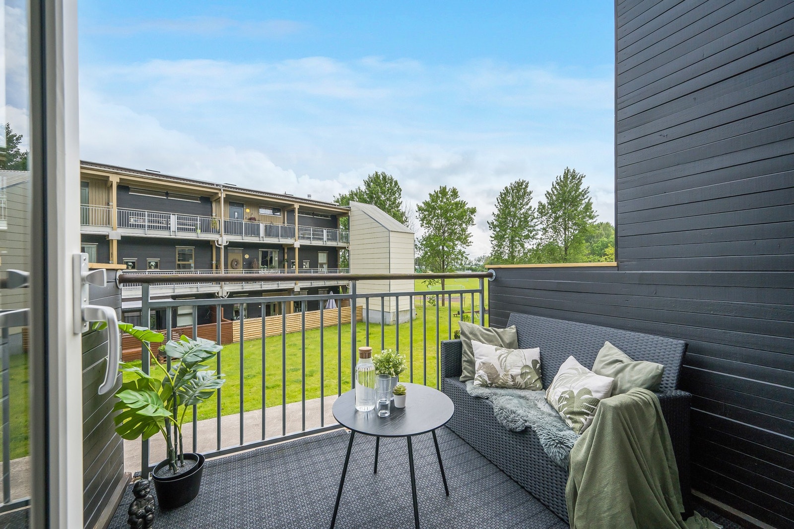 Fra stuen er det utgang til 1 av 2 balkonger Galleribilde