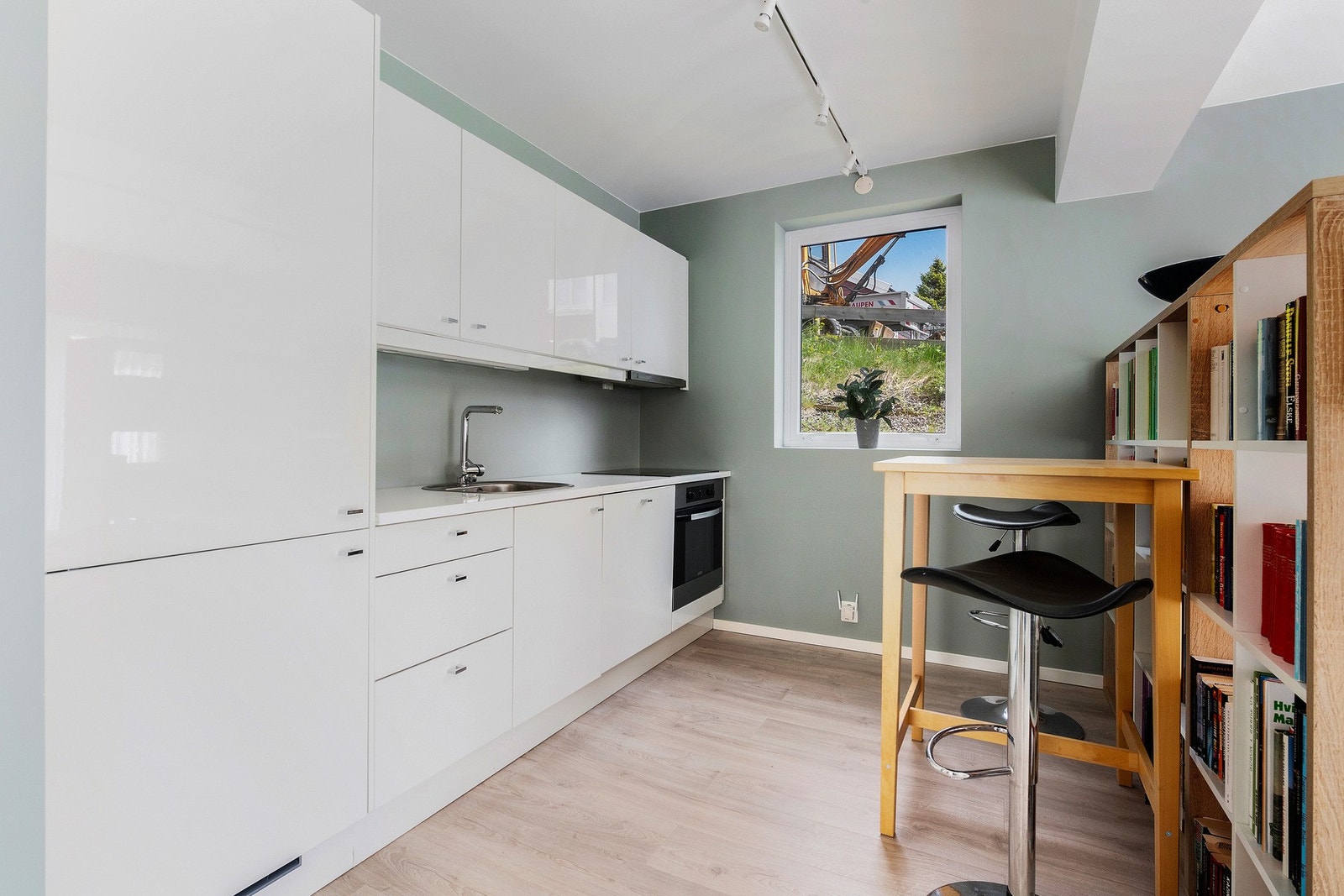 Utleiedel: Kompakt og innholdsrikt kjøkken. Galleribilde