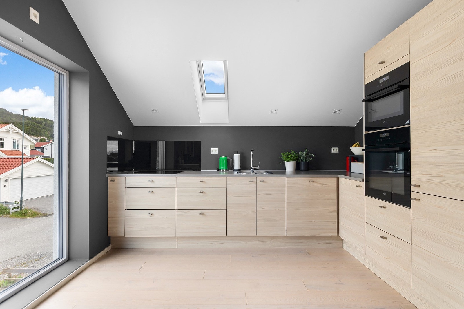 Denne delen av kjøkkenet er "matlagingsdelen". Denne er ute av syne fra stuen. Galleribilde