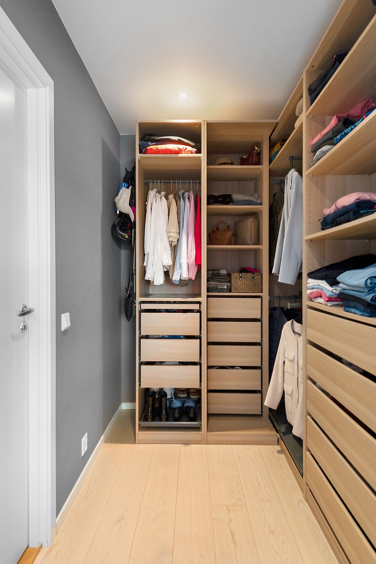 Hovedsoverommet har en svært god garderobeløsning. Galleribilde