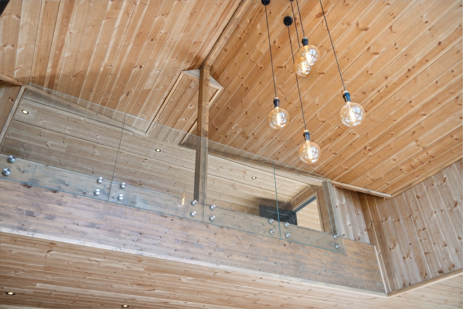 Utsikt opp mot andre etasje. Galleribilde