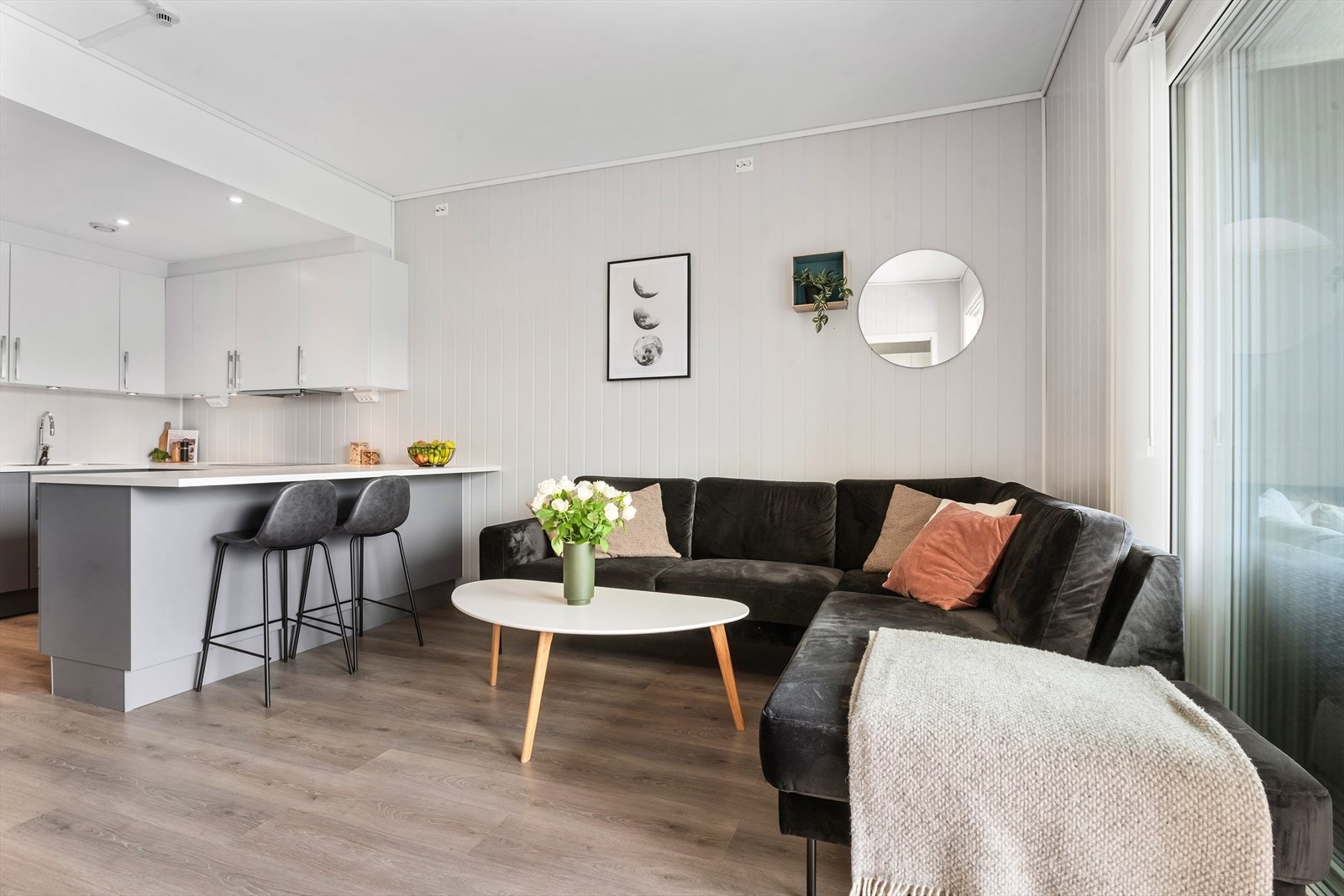 Stova har plass til stor sofagruppe Galleribilde