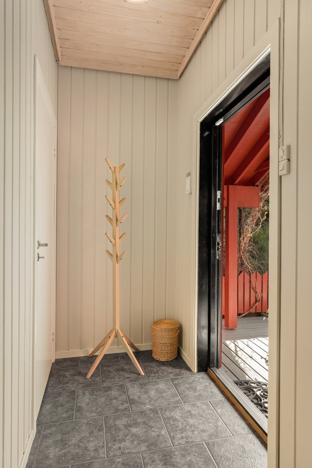 Velkommen inn - dør til 2.etasje/hybel Galleribilde