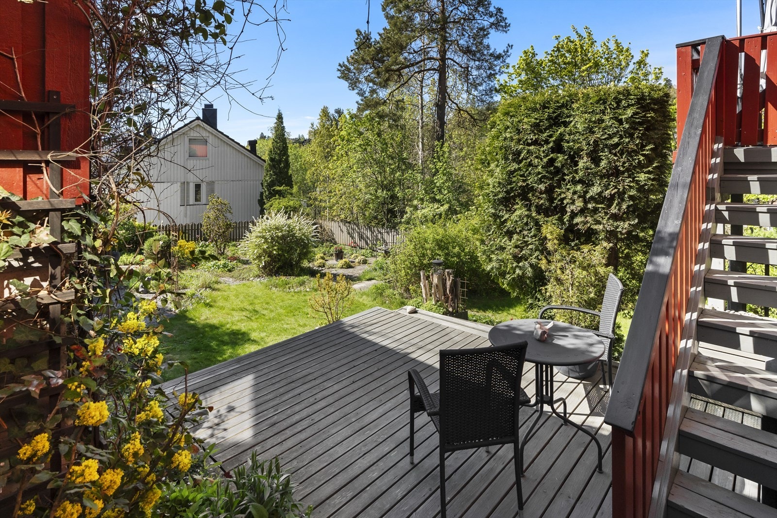 Terrasseplatting og hage Galleribilde