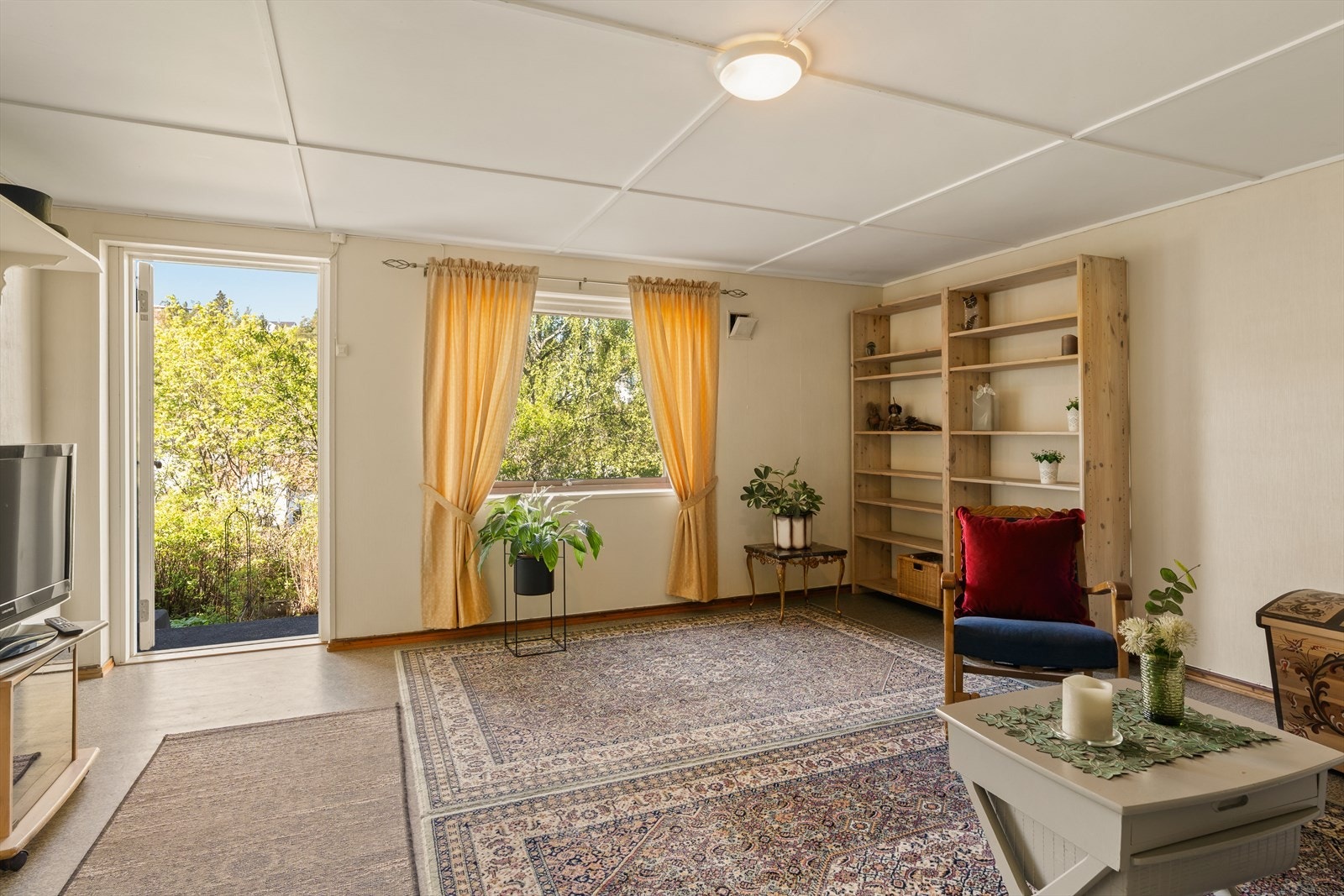 Kjellerstue med egen inngang Galleribilde