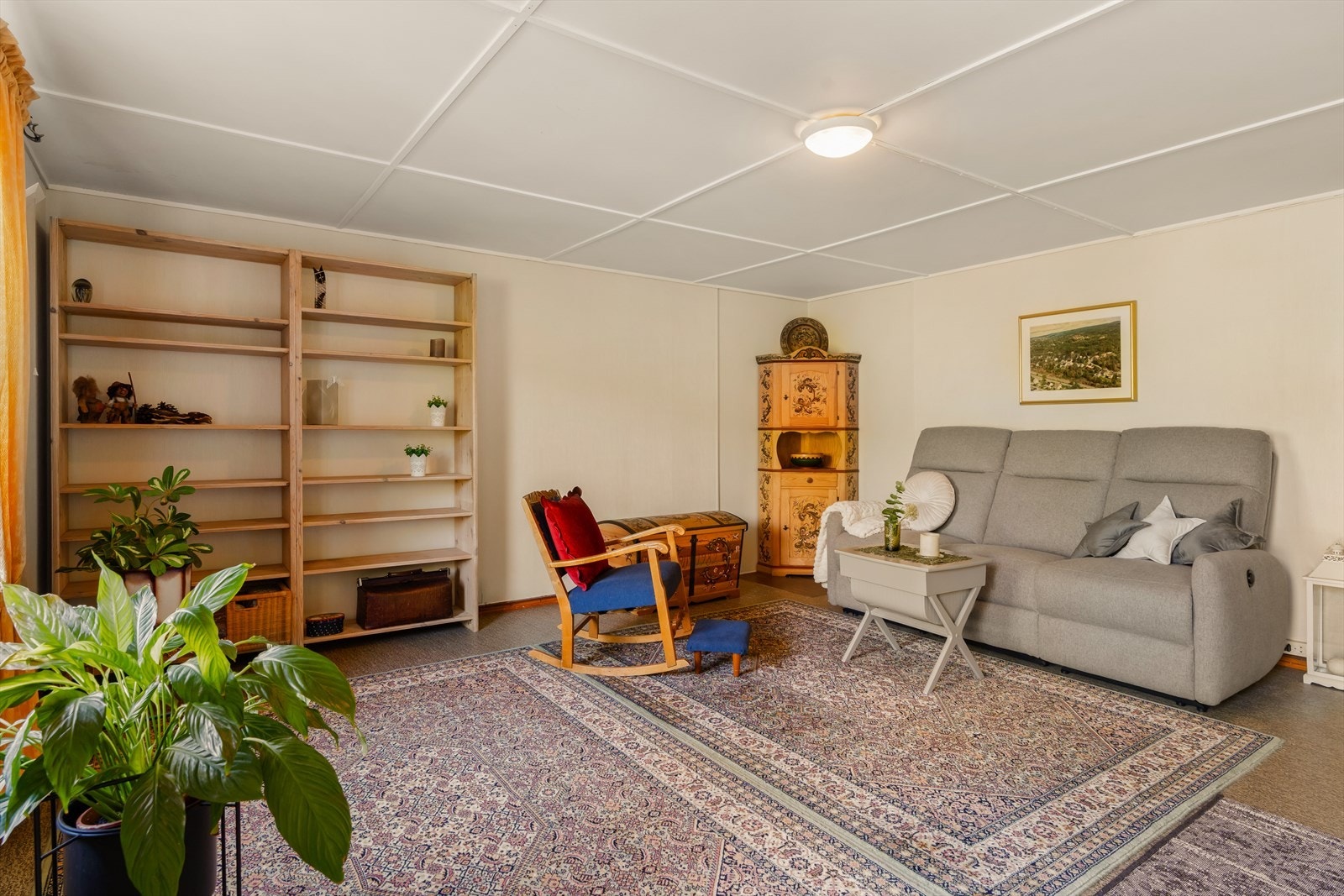 Kjellerstue med egen inngang Galleribilde