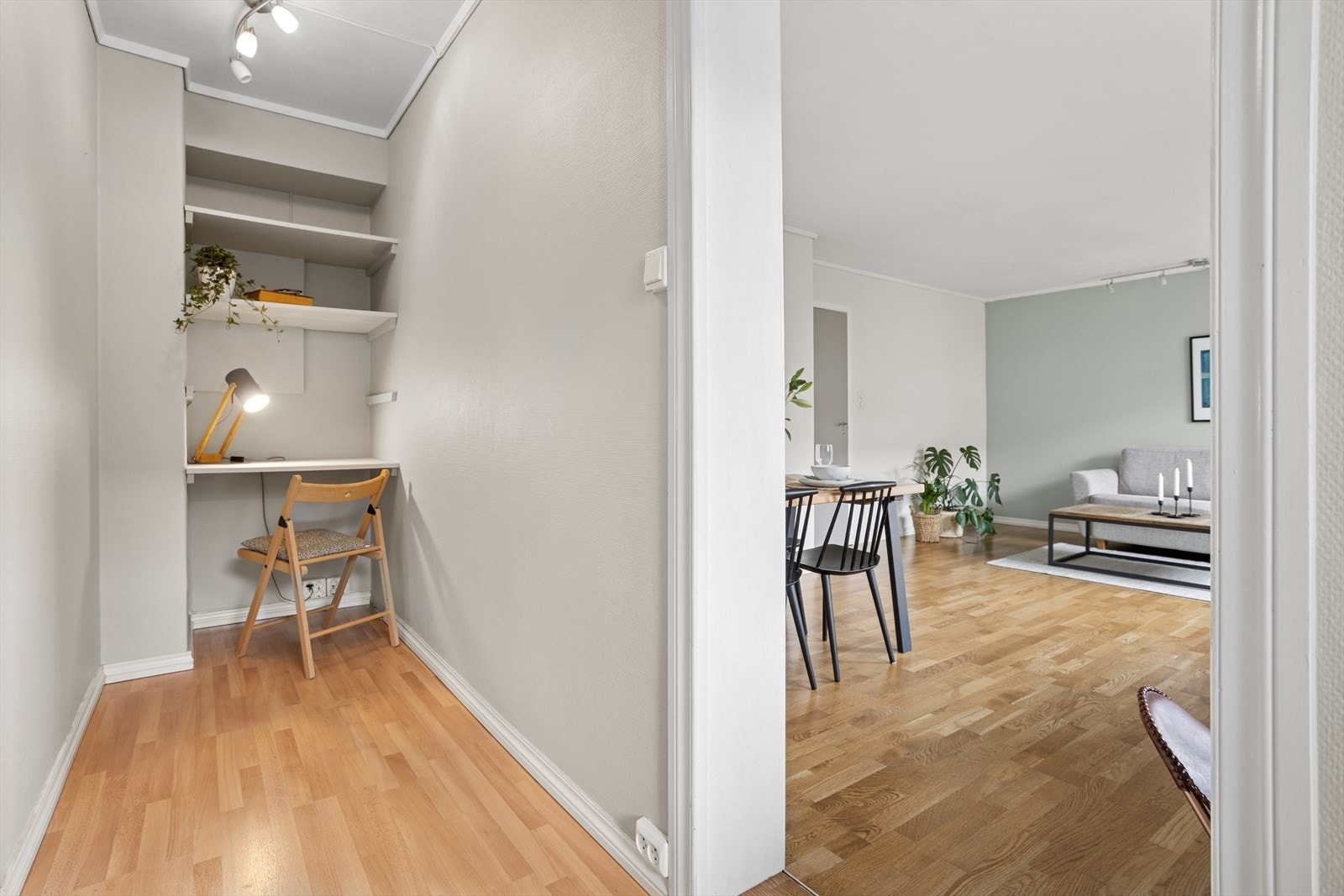 Praktisk rom som kan brukes som kontor eller oppbevaring. Galleribilde