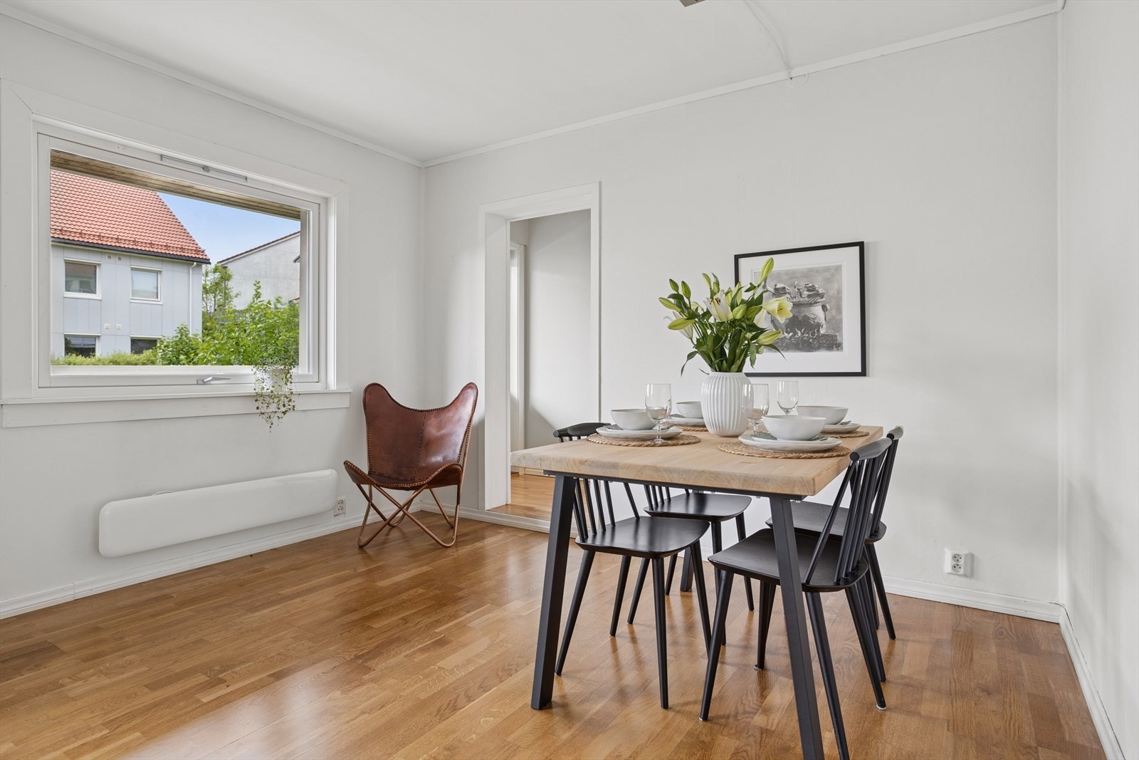 Det er god plass til spise- og sofagruppe. Galleribilde