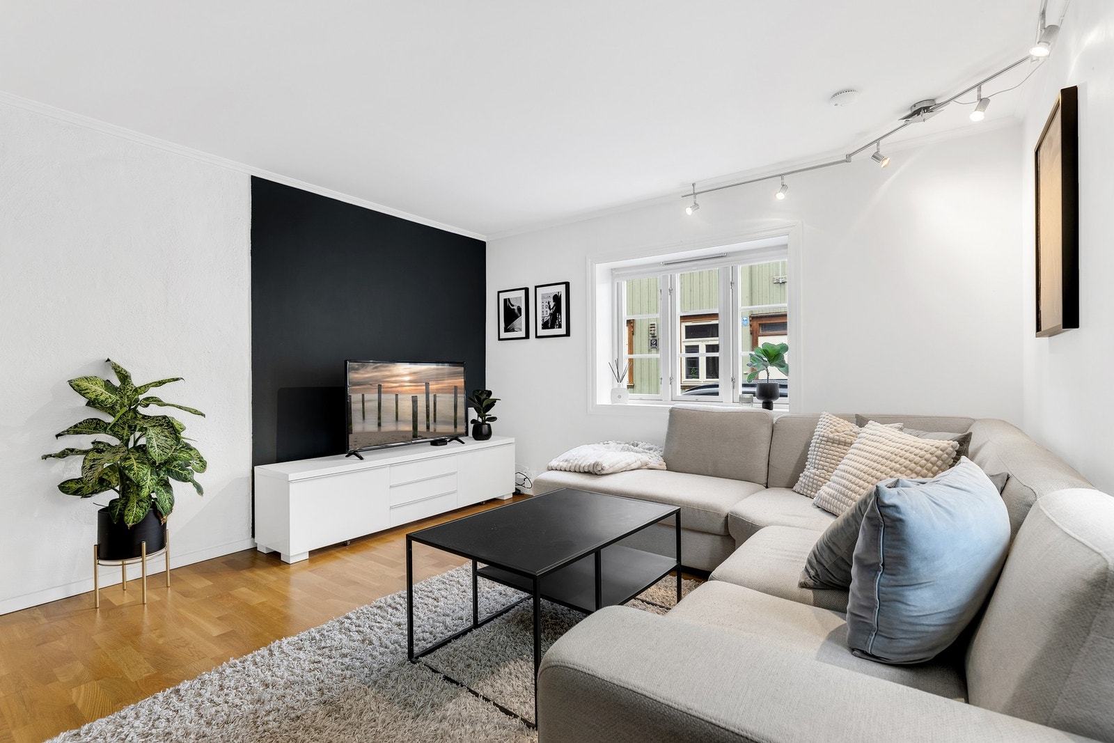 Leiligheten ligger utrolig sentralt med nærhet til alt man trenger. Galleribilde