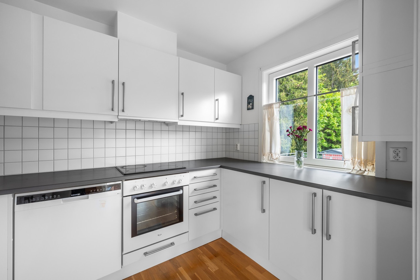 Vindu gir godt med naturlig lys. Galleribilde