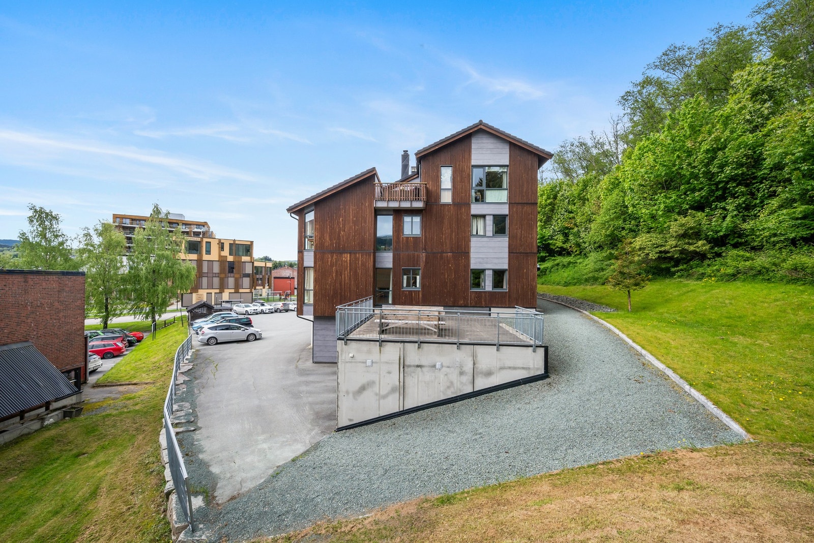 Leiligheten ligger i byggets 1 etasje. Galleribilde