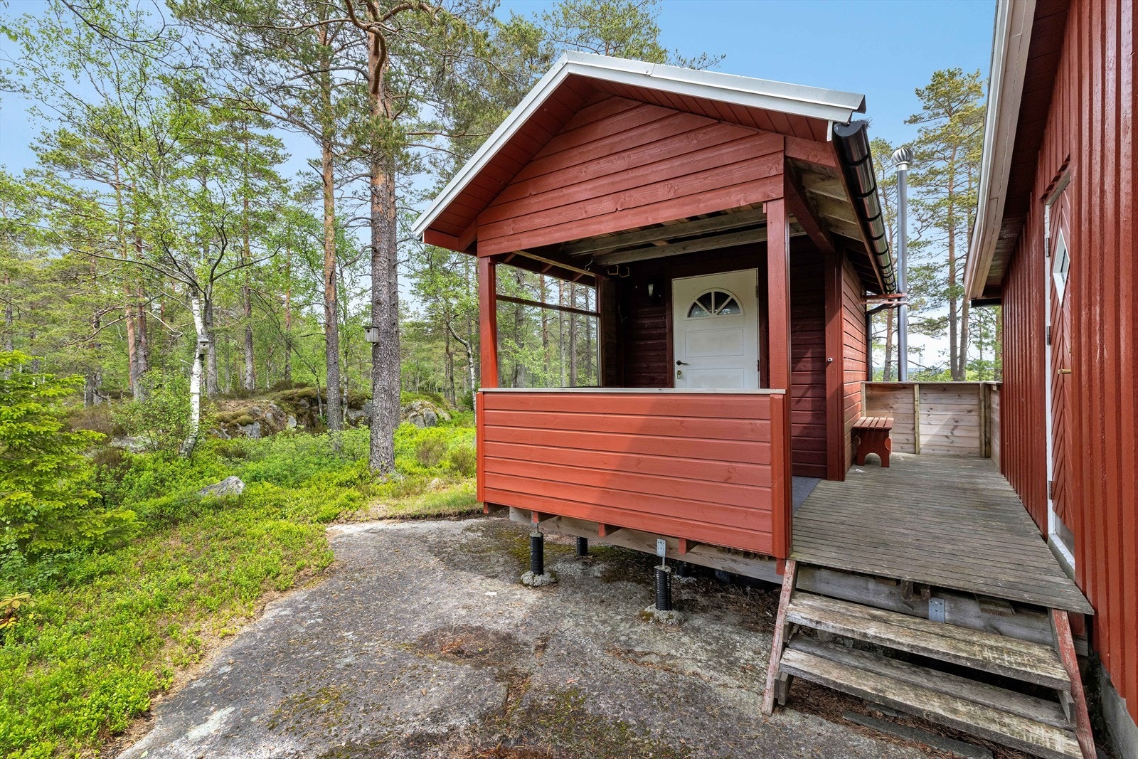 Tilbygget inneholder enkelt bad og bod. Galleribilde