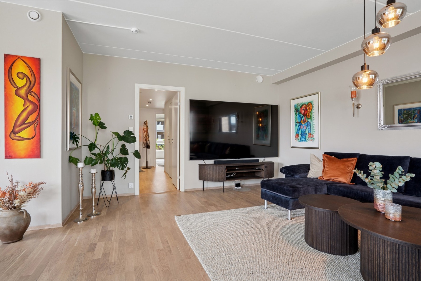 Her har du god plass til sosiale sammenkomster med familie og venner. Galleribilde