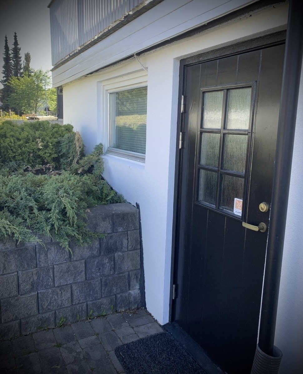 Egen inngang fra gårdspass Galleribilde