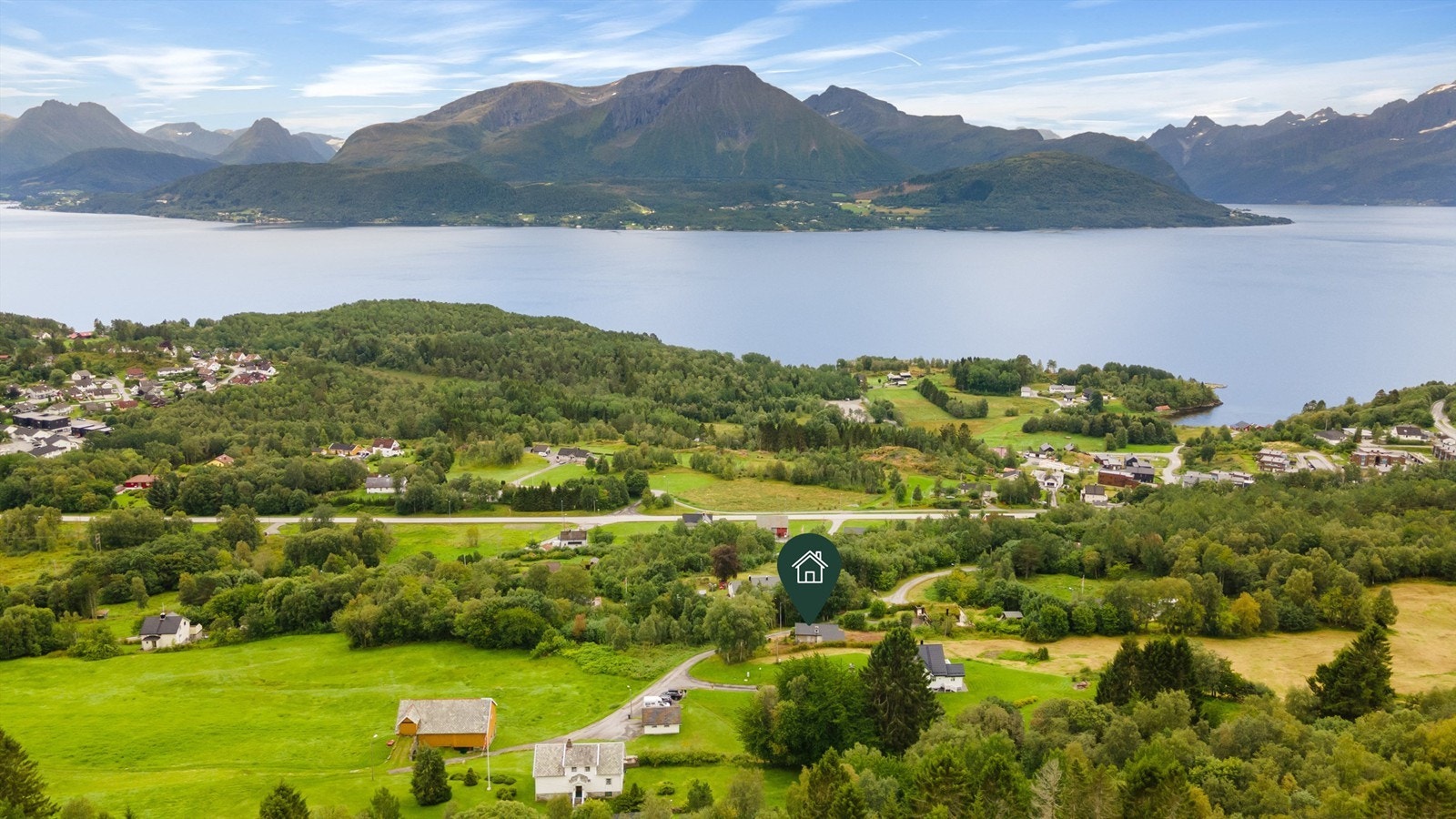 Dronebilde tatt fra nord mot syd Galleribilde