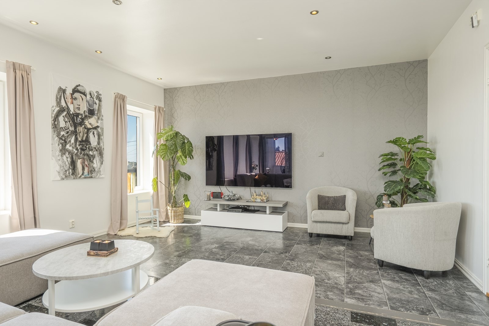 Godt med downlights i stue, 2.70 takhøyde i denne delen Galleribilde