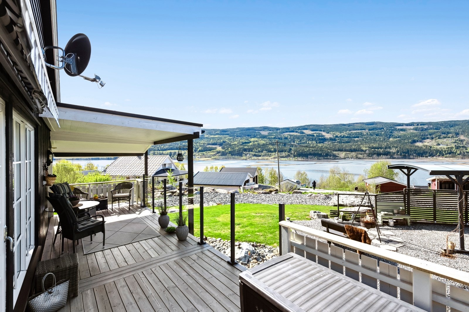 Landlig og idyllisk beliggenhet i rolig og barnevennlig område på Odnes ved Randsfjorden. Galleribilde