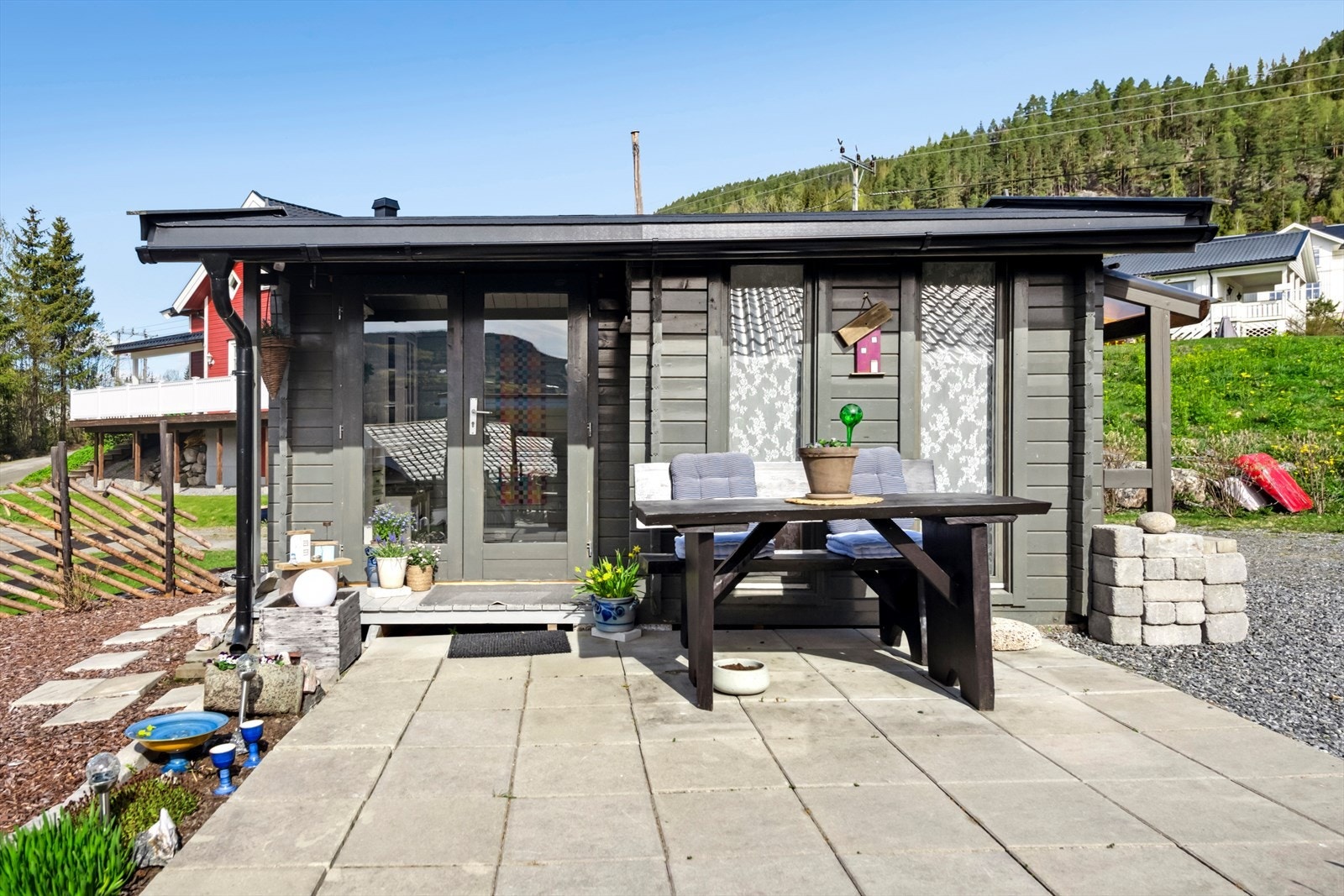 Det er bygget en moderne aneks fra 2022 på ca. 11m². Galleribilde