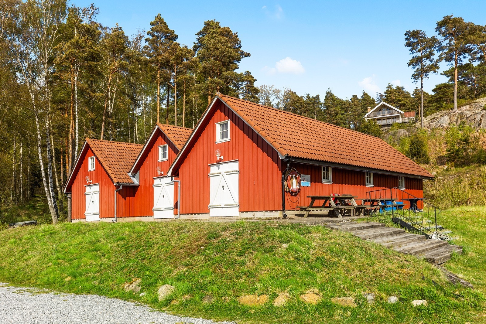 Velforeningens båthus. Her har man tilgang på en bod. Galleribilde