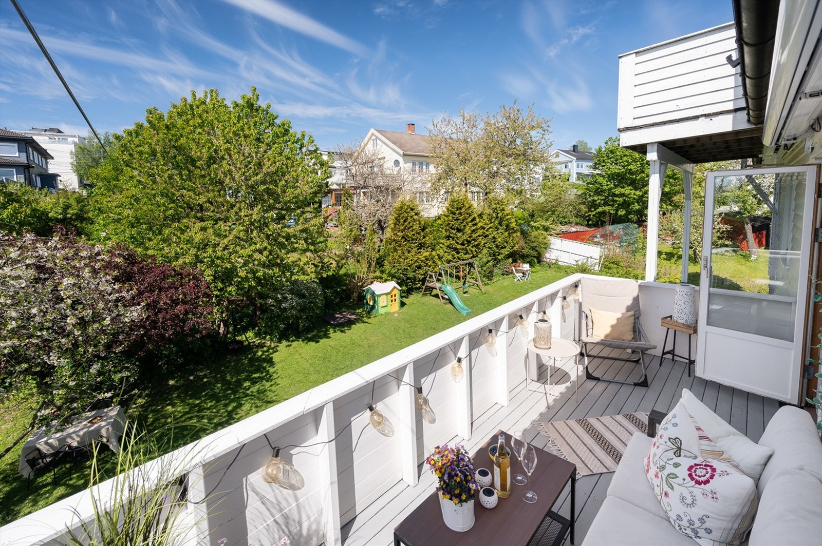 Sol fra ca. kl. 13 til 21 på balkongen. Galleribilde