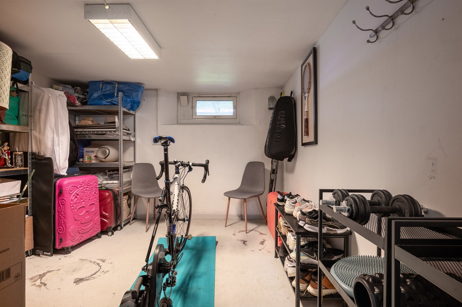 Svært stor bod på 11 kvm i kjeller med vindu. Galleribilde