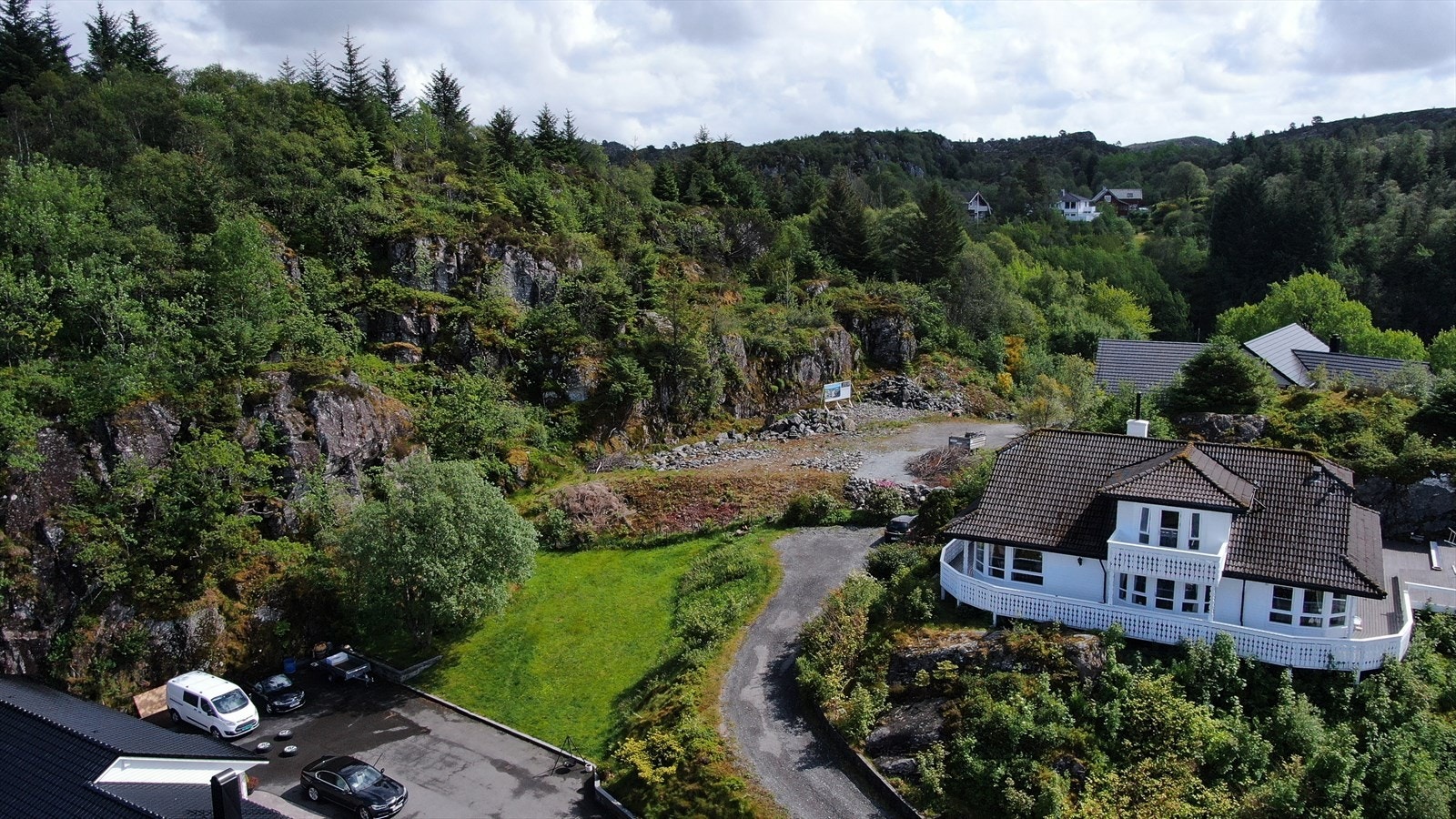 Flott tomt med stort potensialet og en attraktiv beliggenhet på Straume/Våge! Galleribilde