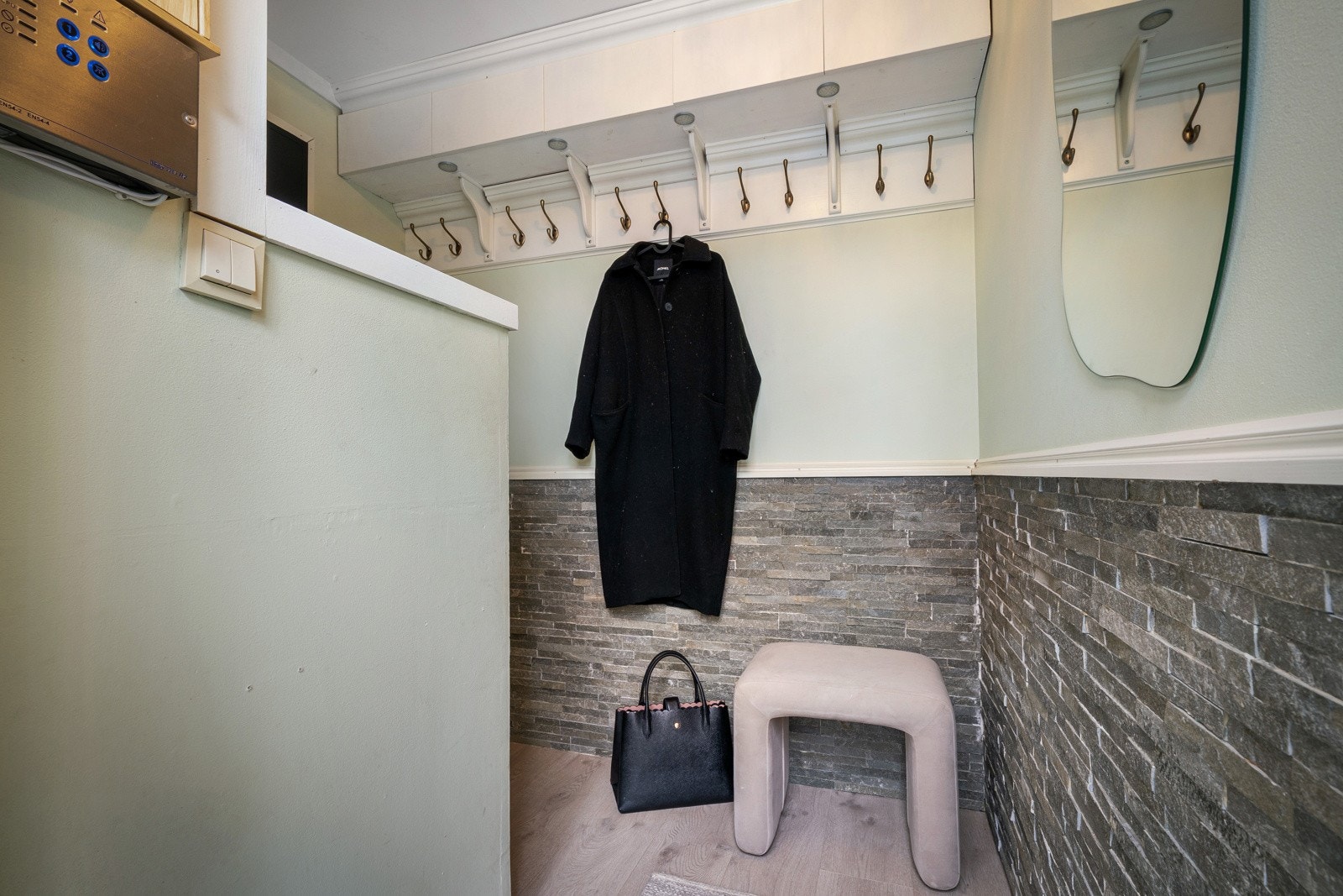 Det første som møter deg i boligen er en hyggelig entré Galleribilde