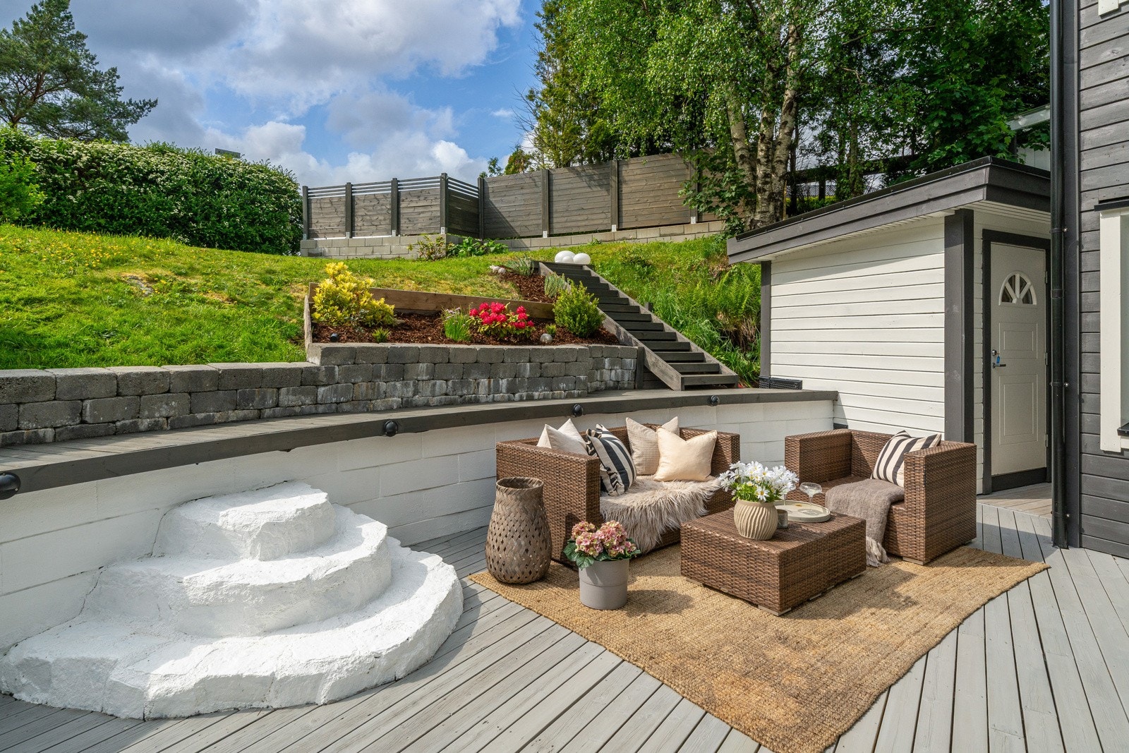 Uteboden er isolert med lys og varme, leiligheten har også tilgang på bod i felles bodrekke. Galleribilde