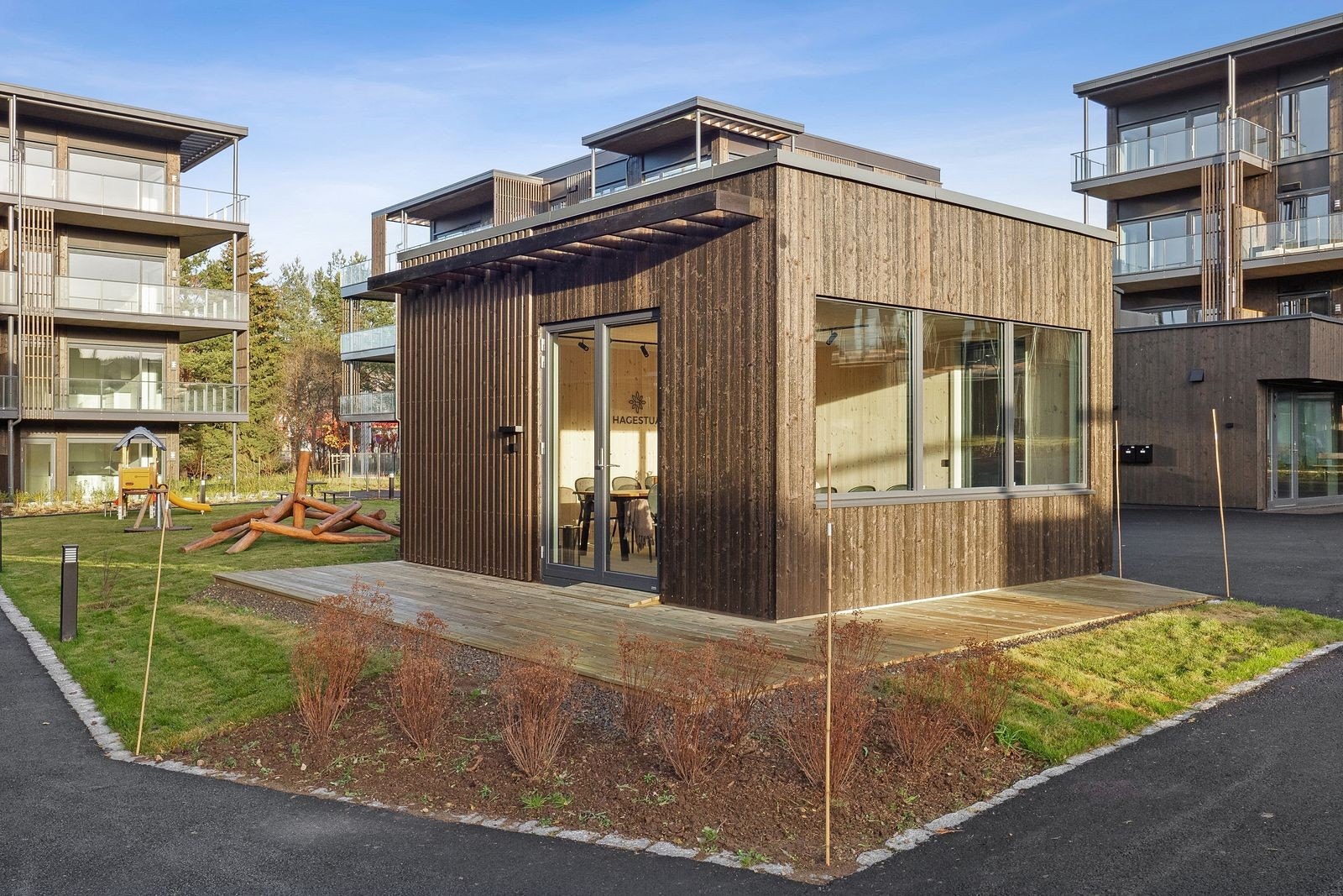 Felles lekeplass og hagestue for sameiet på Hagejordet! Galleribilde