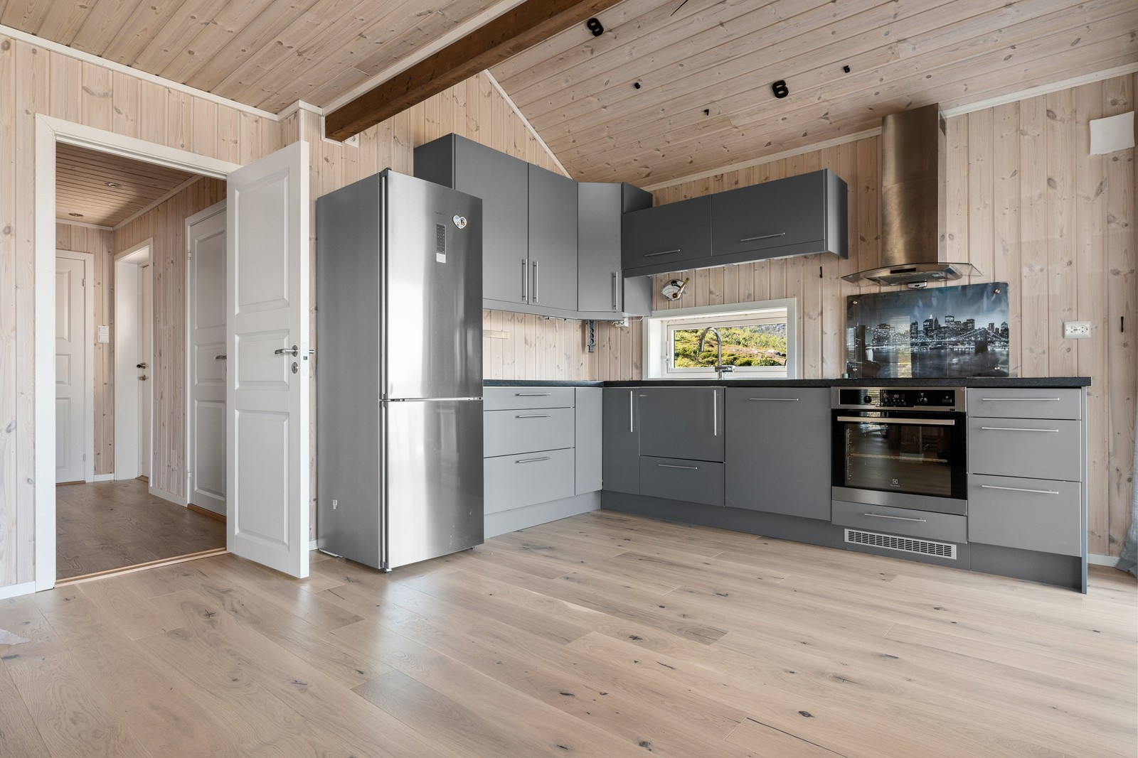 Moderne kjøkken i tidsriktig design.