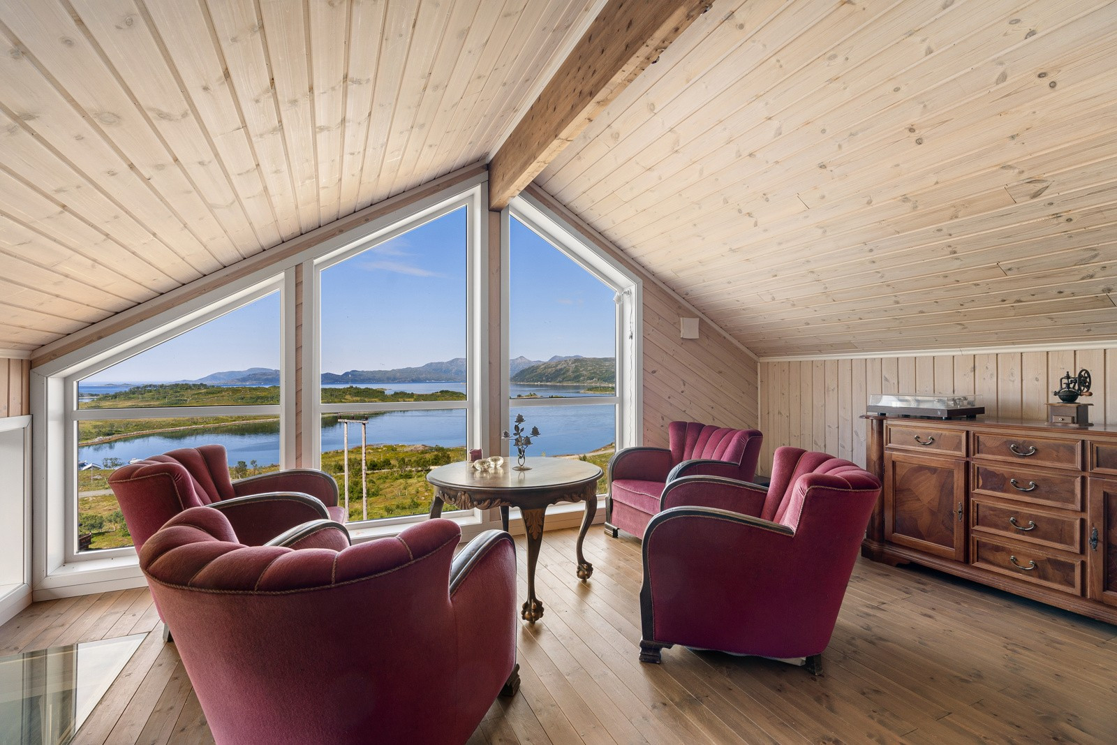 Loftstua byr på fantastisk utsikt!