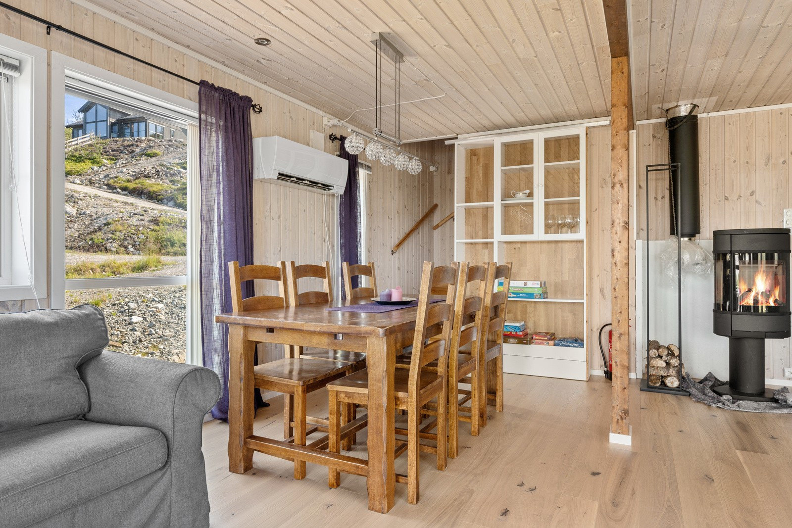Plass til et koselig spisebord, som en naturlig avdeling mellom stue og kjøkken.