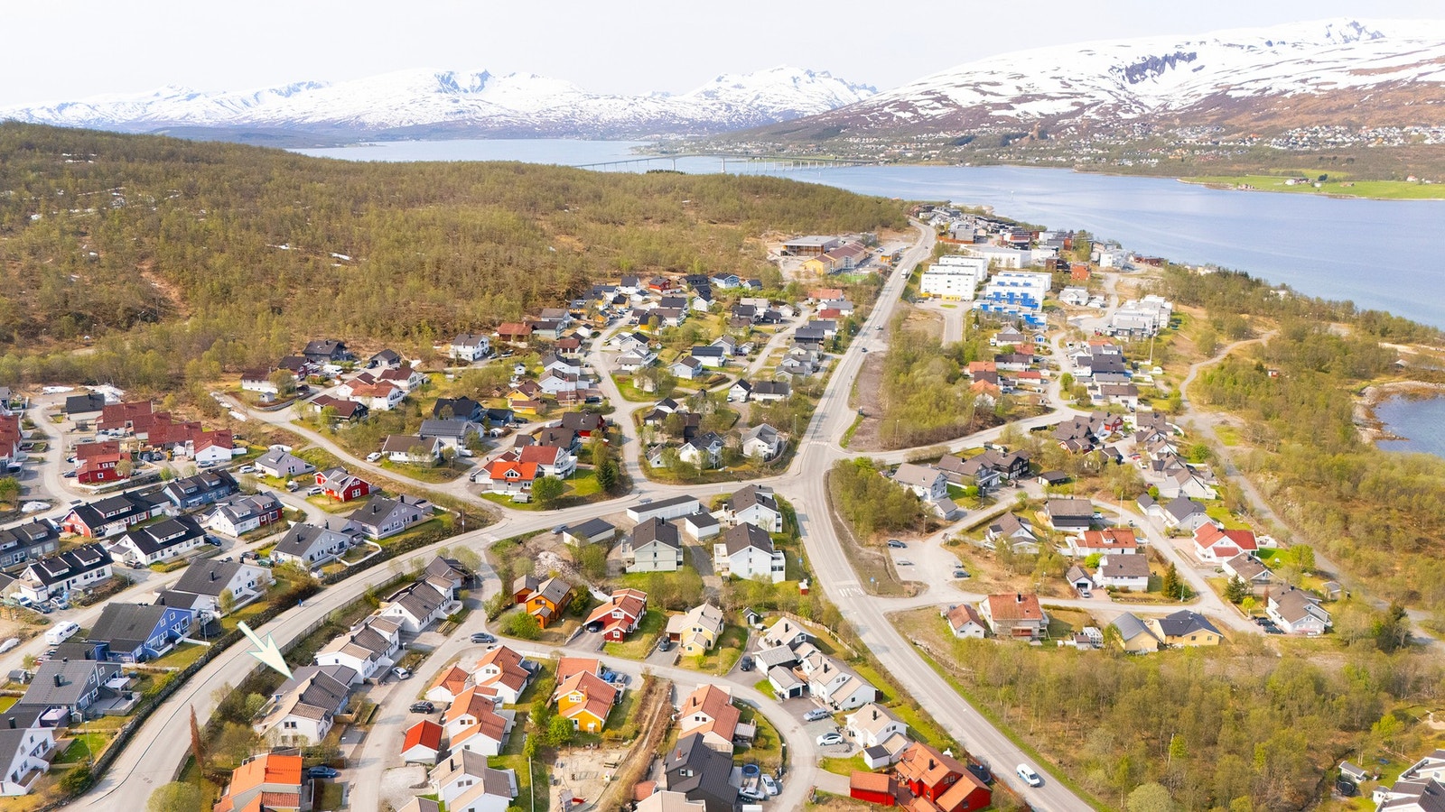 Pilen viser boligens beliggenhet. Galleribilde