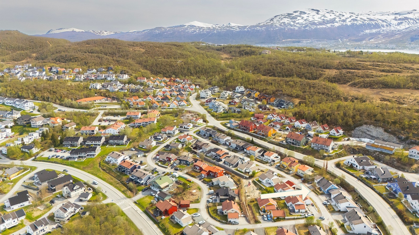 Pilen viser boligens beliggenhet. Galleribilde