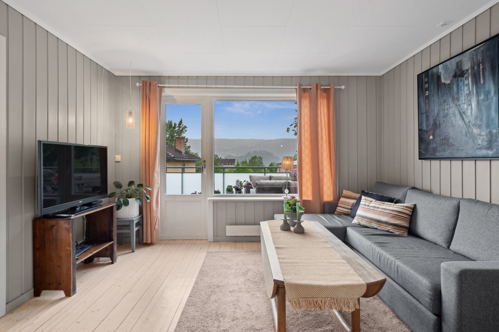 Fra stuen er det utgang til veranda. Galleribilde