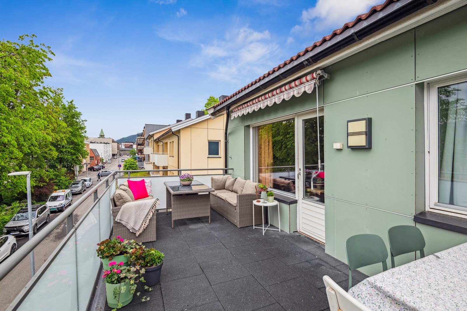 Markise montert på vegg. Galleribilde