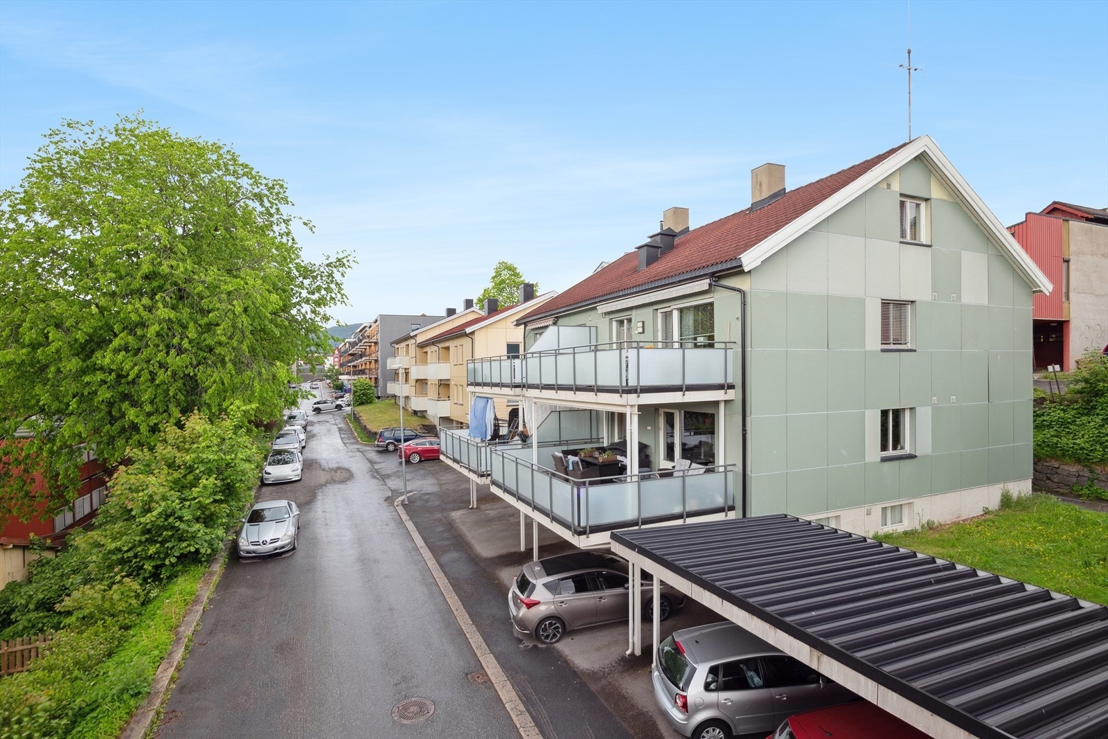 Her bor du midt i hjertet av sentrum. Kun få minutters gange til byens gågate, Søndre Park og skysstasjonen. Galleribilde