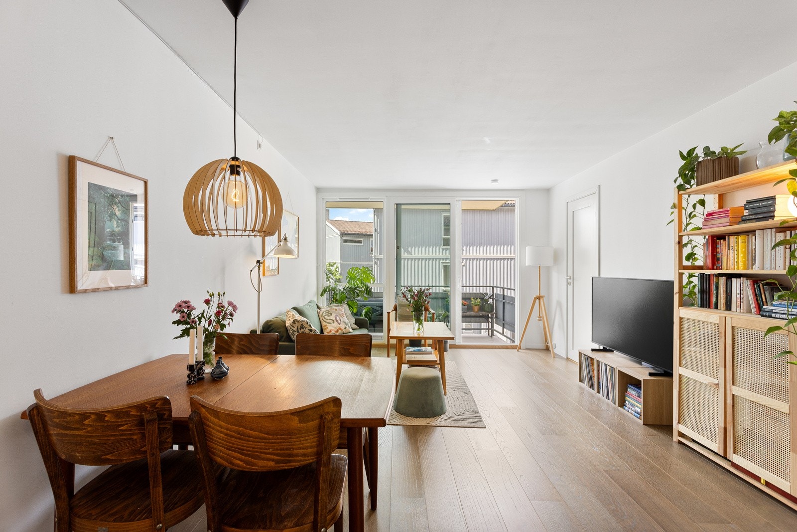 Vinduer og skyvedører i stuen fra 2023. Galleribilde