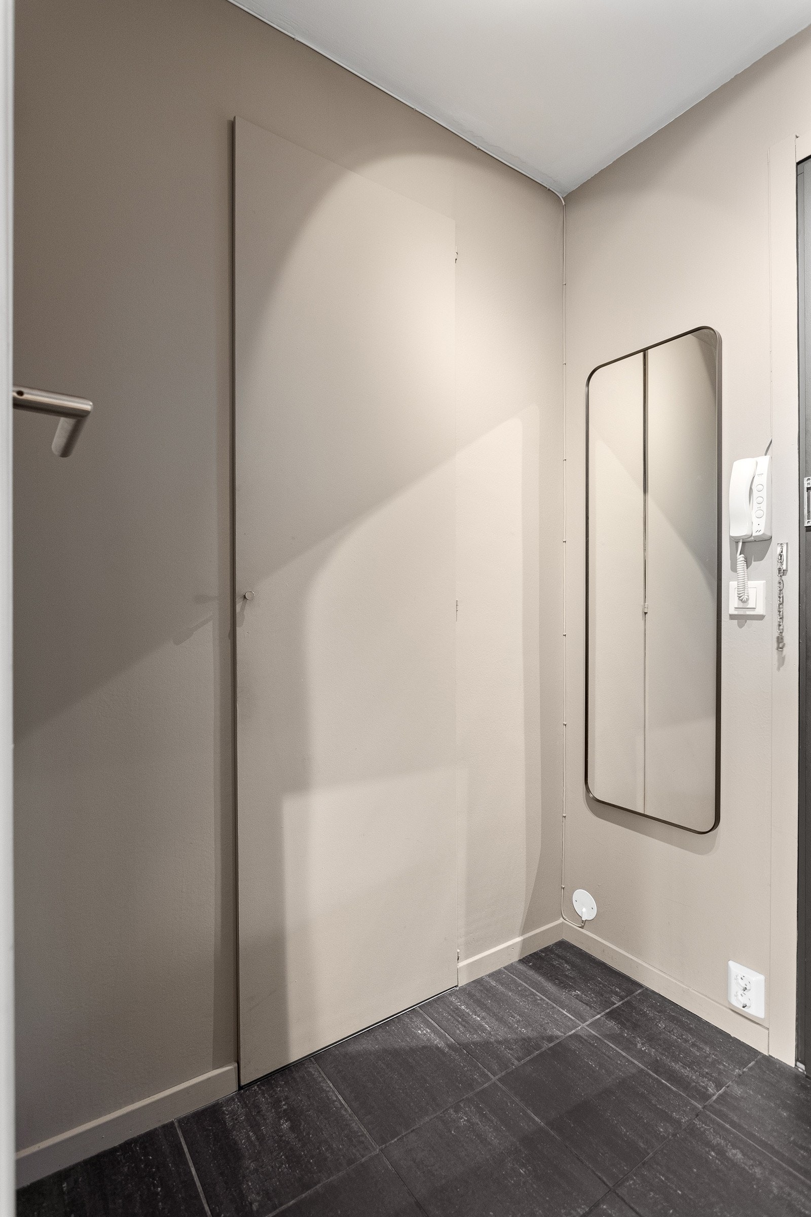 Adkomst til smart innvendig bod på 3 kvm fra entréen. Galleribilde