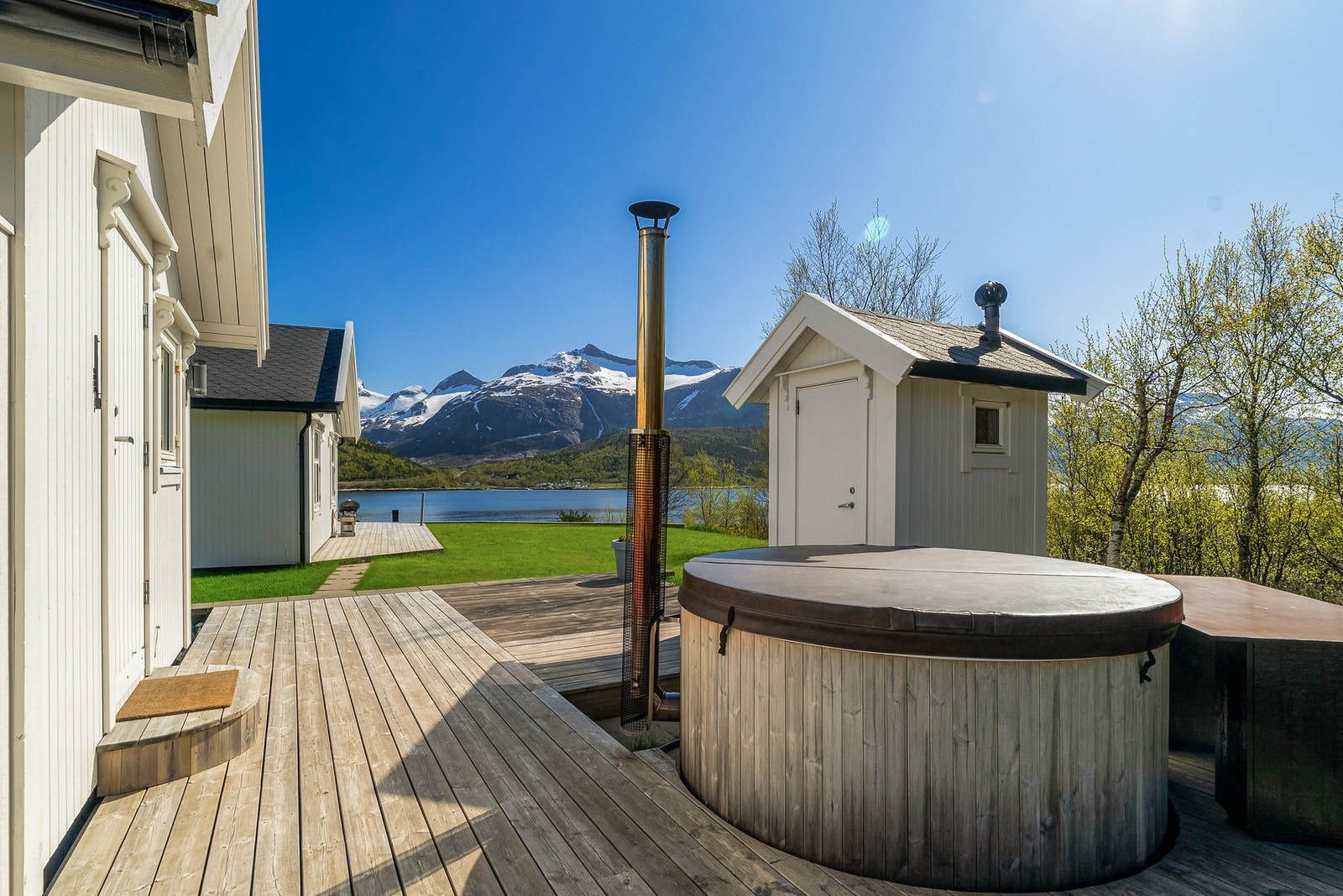 Det er også en badestamp med vedfyring. Galleribilde