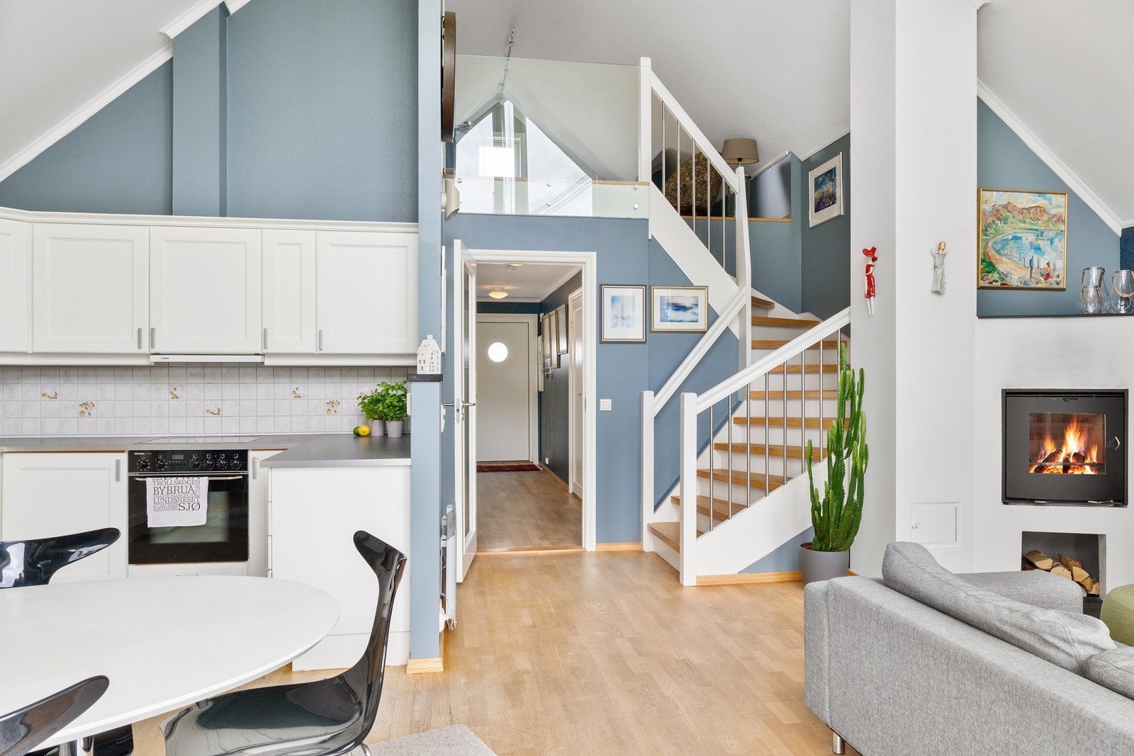 Leiligheten har en god planløsning med hemsløsning. Galleribilde