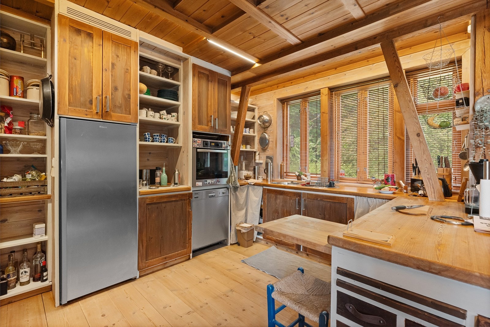 God skap- og benkeplass Galleribilde