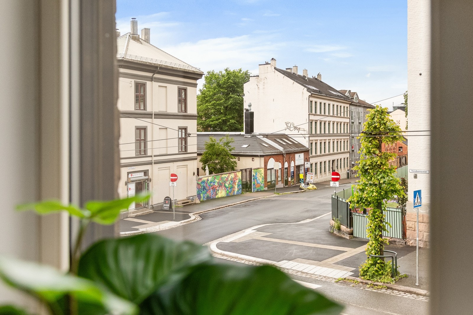 Området er urbant og etterspurt, med god offentlig kommunikasjon, samt nærhet til Sofienbergparken og Botanisk hage. Galleribilde