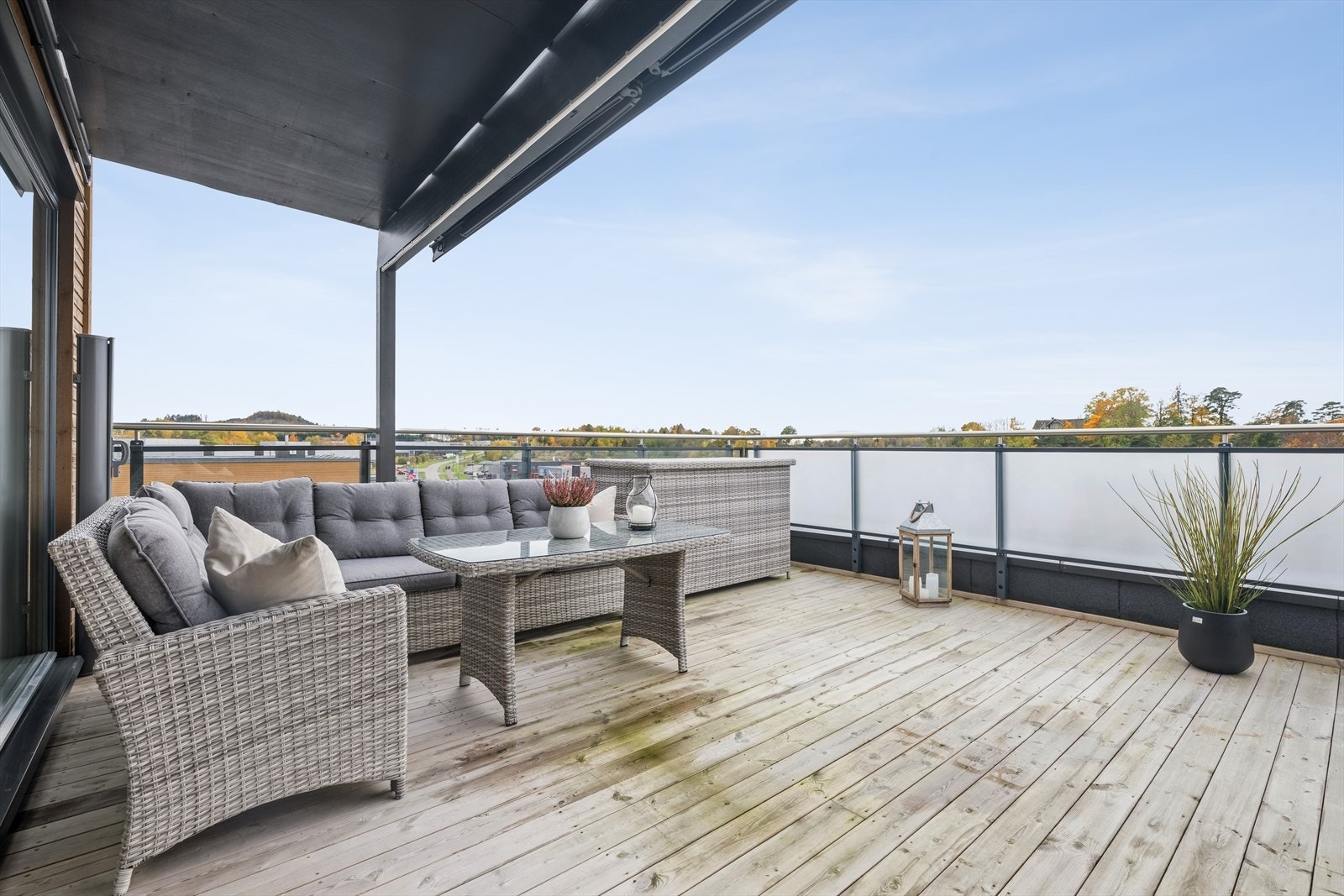 Impregnerte terrassebord og glassrekkverk Galleribilde